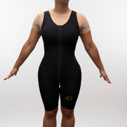 Faja body postoperatorio con brasier, vista lateral